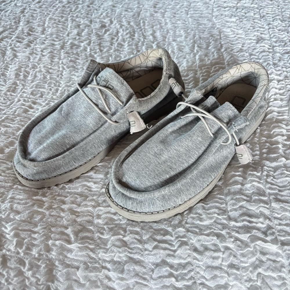 Hey Dude mens size 9 Light Gray Slip-On